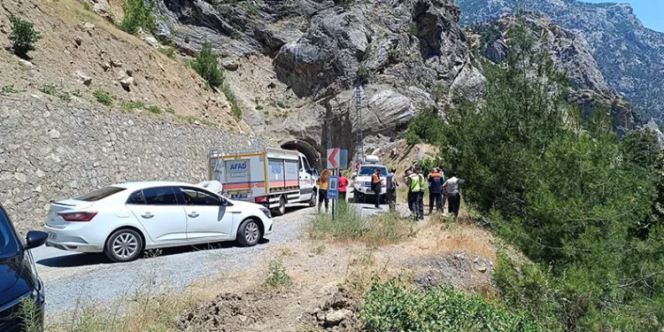 Serinlemek için girdiği nehirde kayboldu