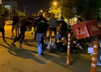 Sokak ringe döndü, yumruklar havada uçuştu