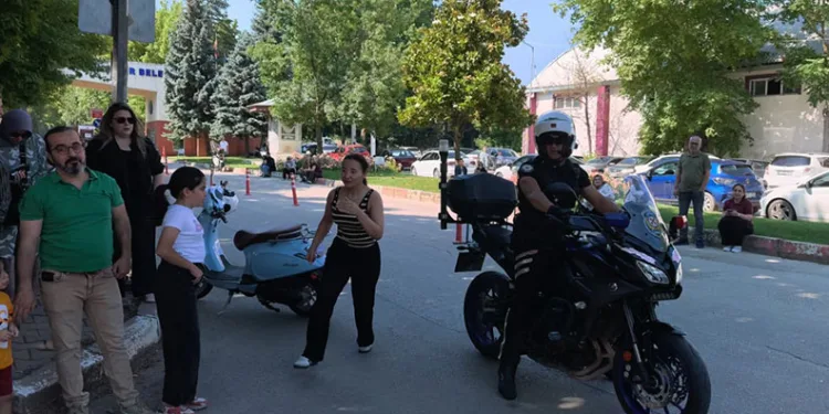 Bursa’da YKS heyecanı: Sınava 1 dakika kala polis yetiştirdi