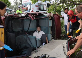 Sınava yetişmek isterken kaza yaptılar: 3 yaralı