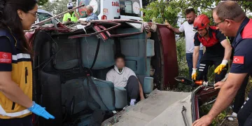 Sınava yetişmek isterken kaza yaptılar: 3 yaralı