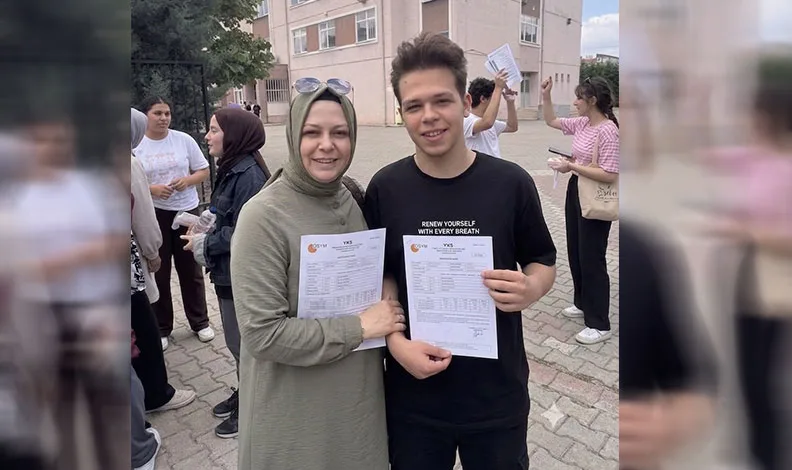 YKS’ye anne-oğul aynı okulda girdi