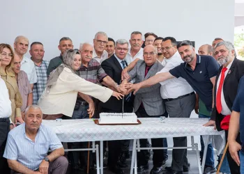 Şehit ve gazi babalarına anlamlı ziyaret