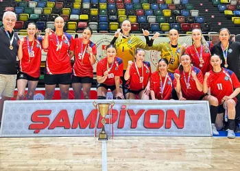 BUÜ Kadın hentbol takımı Türkiye şampiyonu oldu