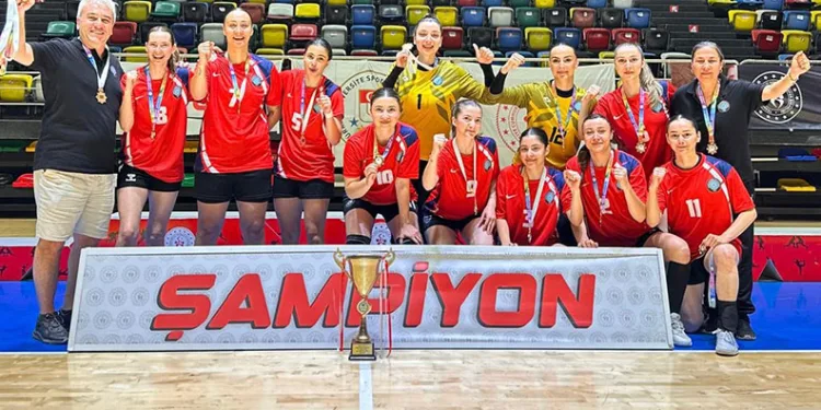 BUÜ Kadın hentbol takımı Türkiye şampiyonu oldu