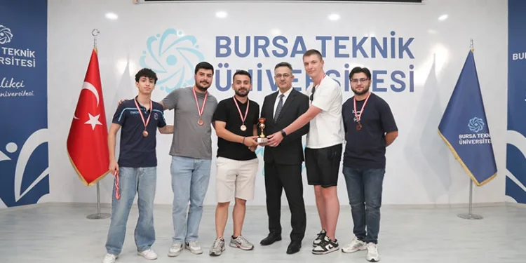 12. Rektörlük ve Gençlik Kupası’nda ödüller sahiplerini buldu