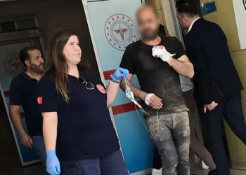 Makineye kaptırdığı parmağı koptu