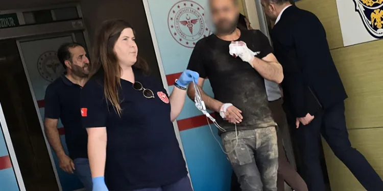 Makineye kaptırdığı parmağı koptu
