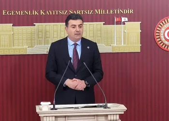 Özgür Özel Ekibi Meclis’te grup toplantısı ısrarını sürdürüyor