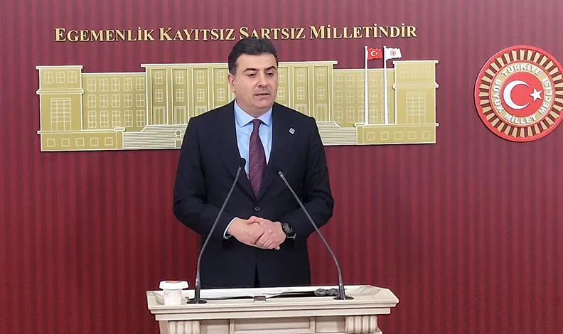 Özgür Özel Ekibi Meclis’te grup toplantısı ısrarını sürdürüyor