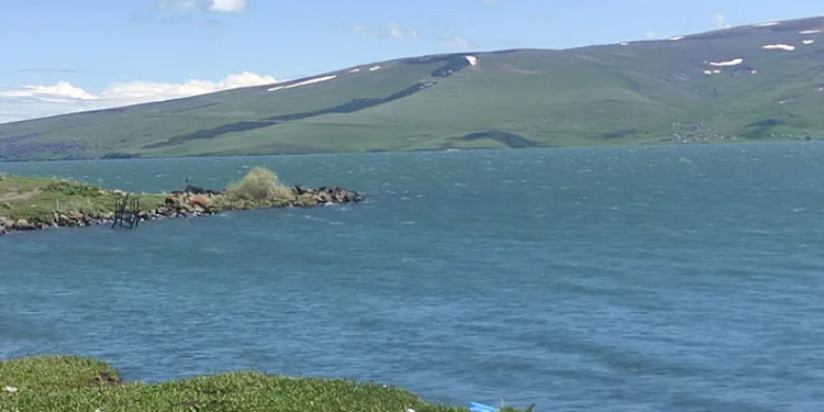 Çıldır Gölü’nün su seviyesi yükseldi