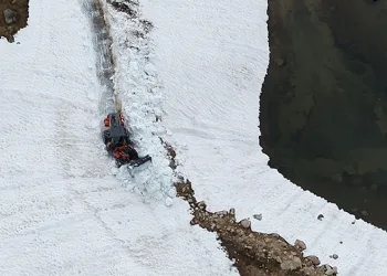 Rize’nin yayla yollarında kar temizleme çalışması devam ediyor