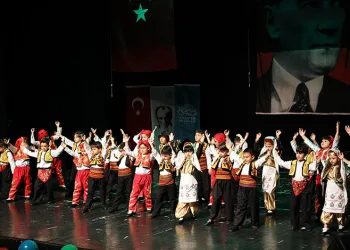 Nilüferli miniklerin mezuniyet sevinci