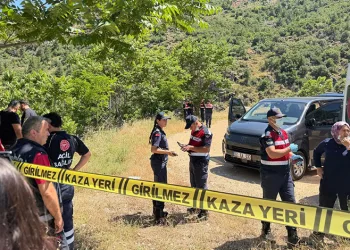 Isparta’da park halindeki araçta 2 gencin cansız bedeni bulundu