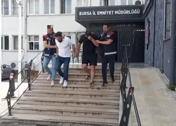 Bursa’dayaşlı kadını dolandıran 2 şüpheli tutuklandı