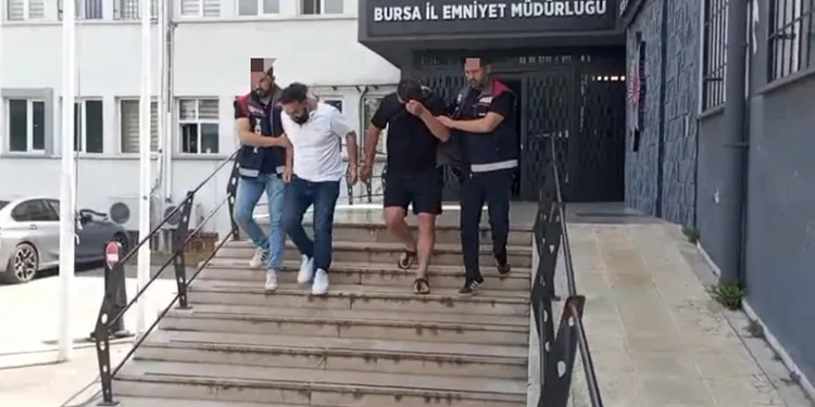 Bursa’dayaşlı kadını dolandıran 2 şüpheli tutuklandı