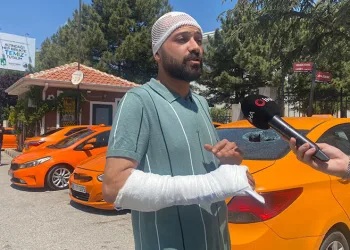 Taksi durağına satırlı ve sopalı saldırı: 3 yaralı