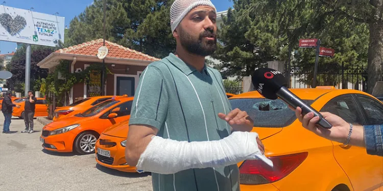 Taksi durağına satırlı ve sopalı saldırı: 3 yaralı