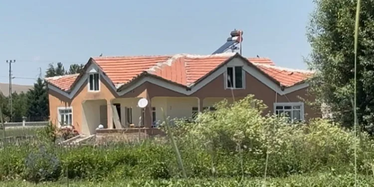 Ankara’da operasyon düzenlenen DEAŞ mensuplarının evindeki incelemeler devam ediyor