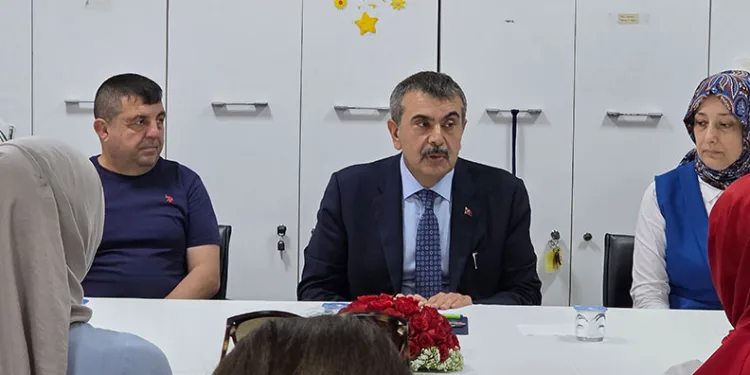 “Tüm kararları öğretmenlerimizle istişare ederek alıyoruz”
