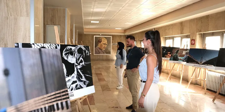 BUÜ’de fotoğraf sanatıyla kadın sağlığına vurgu
