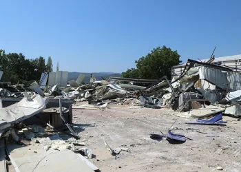 Yaylacık’ta kaçak iş yeri yıkıldı