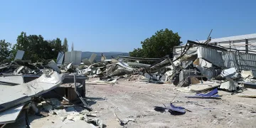 Yaylacık’ta kaçak iş yeri yıkıldı