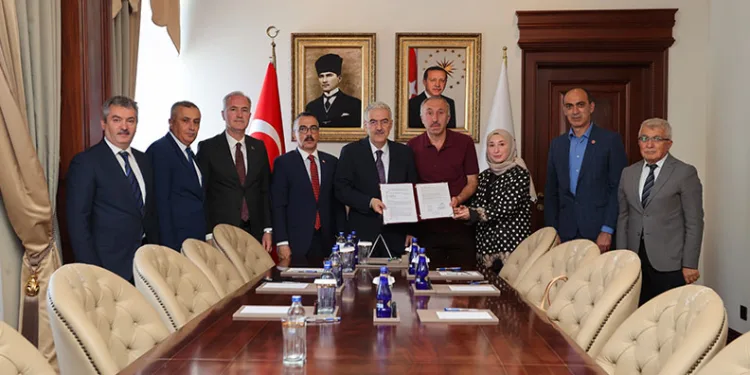 İnegöl’de sağlık ve eğitim için imzalar atıldı