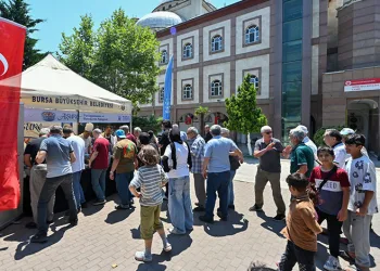 Büyükşehir’den 17 ilçede 28 farklı noktada aşure ikramı