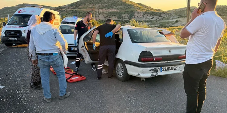 Gercüş’te otomobiller çarpıştı: 12 yaralı