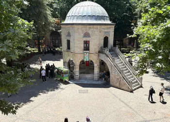 Kozahan’da masa ve sandalyeler yeniden toplatıldı