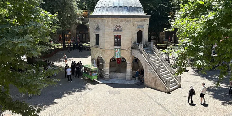 Kozahan’da masa ve sandalyeler yeniden toplatıldı