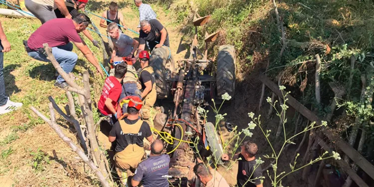 Bursa’da traktörün altında kalan adam ağır yaralandı
