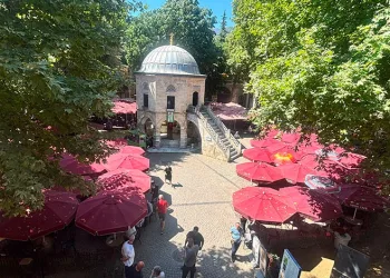 530 yıllık tarihi Kozahan’da masa sandalyeler yeniden açıldı