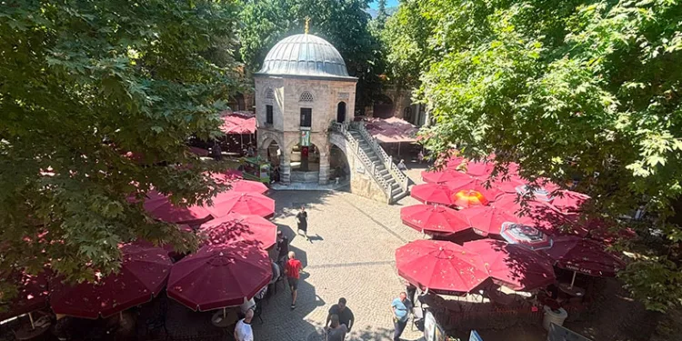 530 yıllık tarihi Kozahan’da masa sandalyeler yeniden açıldı