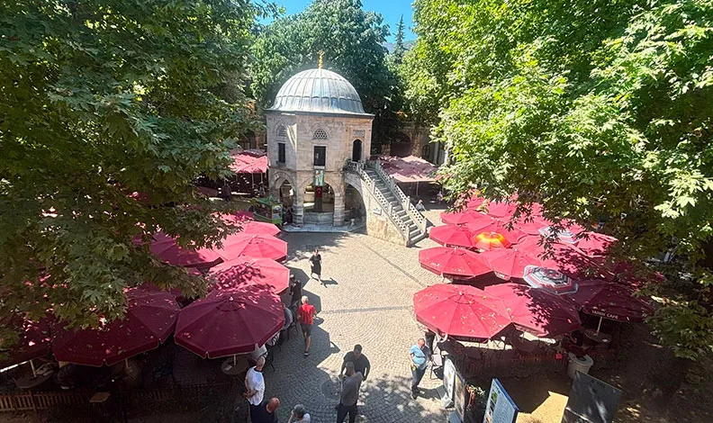 530 yıllık tarihi Kozahan’da masa sandalyeler yeniden açıldı