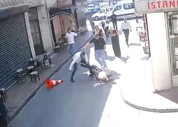 Beyoğlu’nda sarkıntılık iddiası kanlı bitti