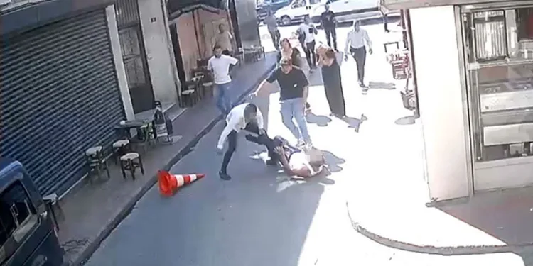Beyoğlu’nda sarkıntılık iddiası kanlı bitti