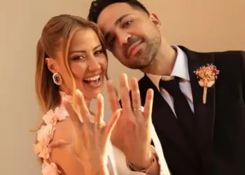 10 yıllık ilişkide mutlu son! Derya Uluğ ve Asil Gök nişanlandı