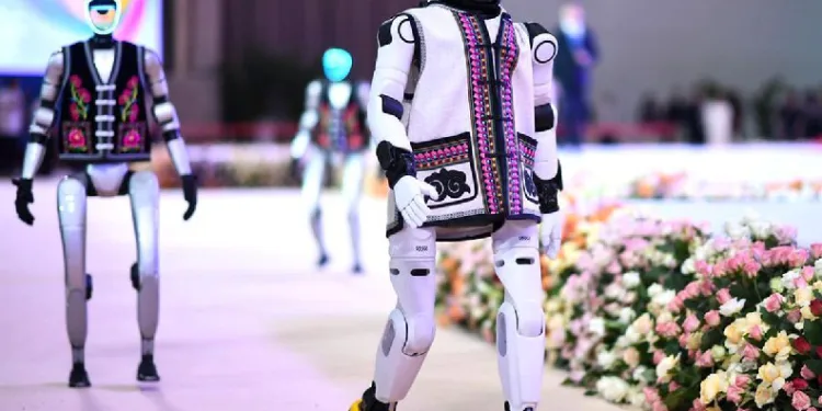 Yunnan’da Moda Haftası Renkli Anlara Sahne Oldu