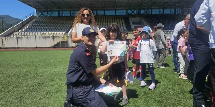 Artvin’de Fair-Play kazandı: 14. Grassroots futbol şenliği tamamlandı