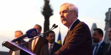 Aziz Yıldırım: “Fenerbahçe isminin büyüklüğünü dosta düşmana yeniden hatırlatacağız”