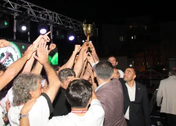 BAL’a yükselen Üzümlüspor’da şampiyonluk coşkusu