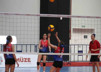 Depremde hayatını kaybeden Eskişehirli voleybolcunun ismi sezona verildi