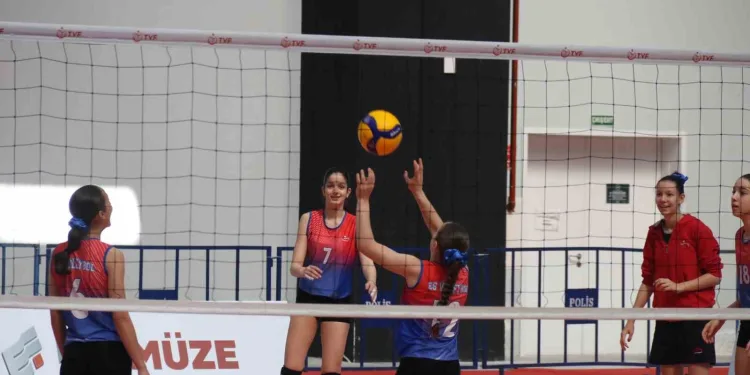 Depremde hayatını kaybeden Eskişehirli voleybolcunun ismi sezona verildi