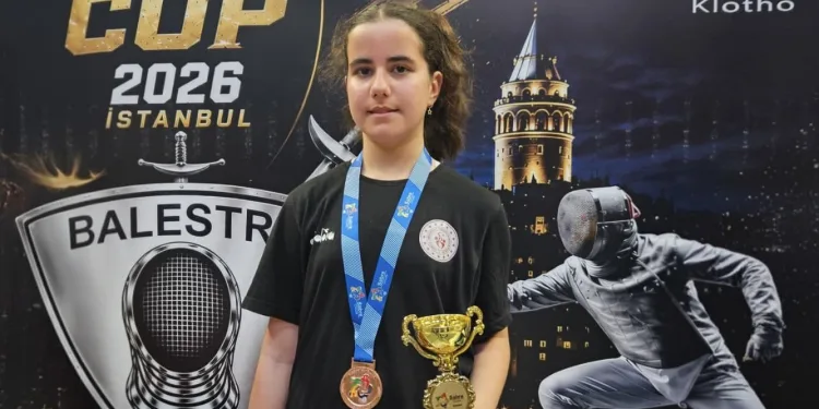 Eskişehirli eskrimciler uluslararası turnuvaya damga vurdu