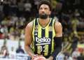 Fenerbahçe seride 2-0 öne geçti