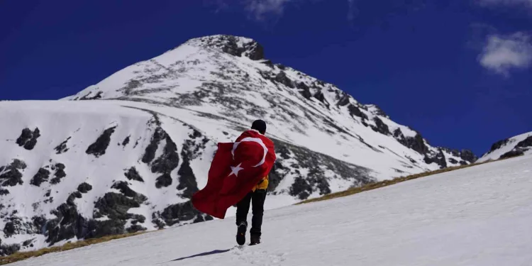 Gümüşhane’de Milli Takım için zirve yürüyüşü