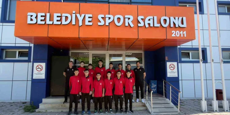 İnegöl Belediyespor Midi Erkekler Voleybol Takımı Türkiye Şampiyonasında