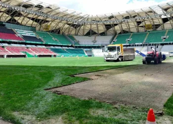 Konya Büyükşehir Stadyumu’nun zemininde renovasyon çalışması başlatıldı